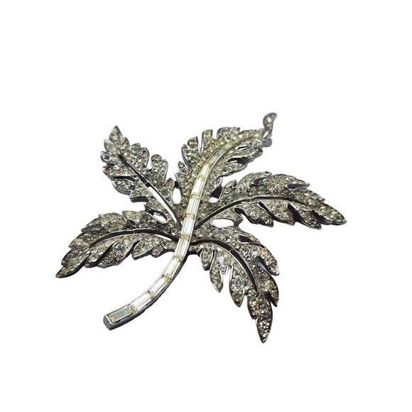 Vintage Signed Crown Trifari Rhinestone Pave Leaf Brooch (A1479) - Picture 1 of 6